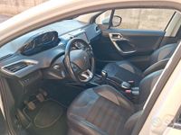 Usata Peugeot 2008 Allure 82 CV (60 kW) 2016 Bianco SUV