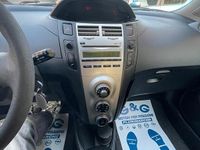 Usata Toyota Yaris Sol 87 CV (63 kW) 2006 Grigio Berlina