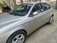 Usata Alfa Romeo 147 Distinctive 105 CV (77 kW) 2005 Oro Utilitaria