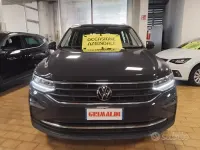 Usata VW Tiguan Life 131 CV (96 kW) 2022 Urano grey / pastello SUV