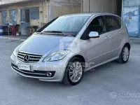 Usata Mercedes A180 Premium 109 CV (80 kW) 2012 Grigio Utilitaria