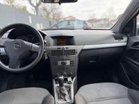 Usata Opel Astra Enjoy 101 CV (74 kW) 2004 Argento Berlina