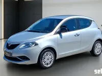 Usata Lancia Ypsilon Gold 95 CV (69 kW) 2017 Argento riflesso Utilitaria