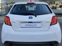 Usata Toyota Yaris Hybrid Active 73 CV (53 kW) 2017 Bianco Berlina
