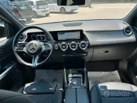 Usata Mercedes 200 Progressive 150 CV (110 kW) 2023 Grigio Monovolume