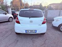 Usata Hyundai i20 Comfort 75 CV (55 kW) 2011 Bianco Utilitaria