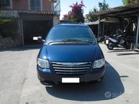 Usata Chrysler Voyager 150 CV (110 kW) 2005 Blu Monovolume
