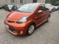 Usata Toyota Aygo Edition 68 CV (50 kW) 2012 Arancione Utilitaria