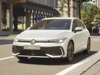 Nuova VW Golf VIII R-line Plus 150 CV (110 kW) 2026 Dolomite silver metallizzato Berlina