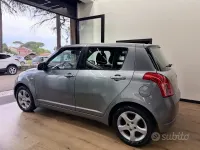 Usata Suzuki Swift GLX 92 CV (67 kW) 2005 Grigio Utilitaria