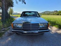 Usata Mercedes E200 109 CV (80 kW) 1983 Argento Berlina