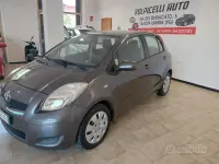 Usata Toyota Yaris 90 CV (66 kW) 2009 Grigio Utilitaria