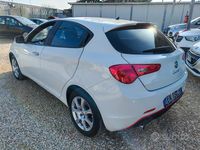 Second-hand Alfa Romeo Giulietta Progression 105 CP (77 kW) 2012 Alb Hatchback