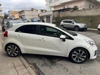 Usata Kia Rio Active 90 CV (66 kW) 2015 Bianco Berlina