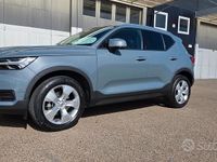 Usata Volvo XC40 Momentum 163 CV (119 kW) 2022 Grigio SUV