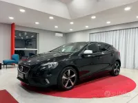 Usata Volvo V40 R-Design 150 CV (110 kW) 2017 Nero Berlina