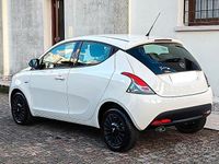 Usata Lancia Ypsilon Gold 69 CV (50 kW) 2015 Bianco Utilitaria