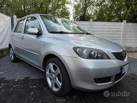 Begagnad Mazda 2 2006 Grå Halvkombi