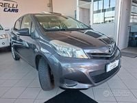 Usata Toyota Yaris Active 69 CV (50 kW) 2013 Grigio Utilitaria
