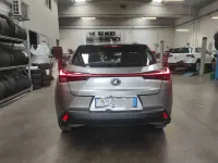 Usata Lexus UX Business Edition 145 CV (106 kW) 2021 Grigio metallizzato SUV