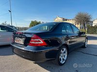 Usata Mercedes C200 Elegance 122 CV (89 kW) 2007 Blu Berlina