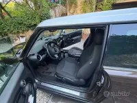 Usata Mini Cooper D 112 CV (82 kW) 2010 Marrone Utilitaria