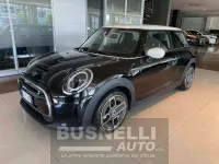 Usata Mini Cooper SE Classic 135 kW (184 CV) 2023 Midnight black ii Utilitaria