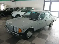 Usata Mercedes 200 94 CV (69 kW) 1970 Grigio Berlina