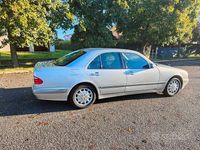 Usata Mercedes E200 Elegance 186 CV (136 kW) 2000 Grigio Berlina