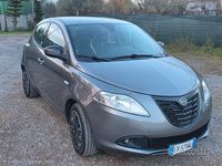 Usata Lancia Ypsilon 69 CV (50 kW) 2015 Grigio Utilitaria