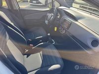 Usata Toyota Yaris Lounge 89 CV (65 kW) 2016 Beige Berlina