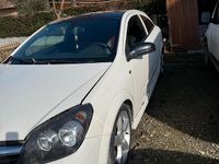 Usata Opel Astra GTC Sport 90 CV (66 kW) 2006 Bianco