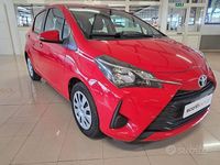Usata Toyota Yaris Cool 72 CV (52 kW) 2019 Rosso Berlina