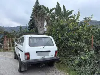 Usata Lada niva 80 CV (58 kW) 1997 Bianco SUV