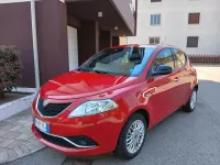 Usata Lancia Ypsilon Silver 69 CV (50 kW) 2017 Rosso Utilitaria
