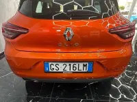 Usata Renault Clio V SE 65 CV (47 kW) 2023 Arancione Berlina