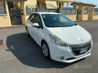 Usata Peugeot 208 95 CV (69 kW) 2015 Bianco Utilitaria