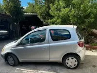Usata Toyota Yaris 86 CV (63 kW) 2000 Grigio Berlina