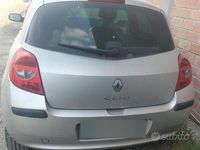 Usata Renault Clio II 85 CV (62 kW) 2007 Grigio Berlina