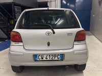 Usata Toyota Yaris 87 CV (63 kW) 2005 Grigio Utilitaria