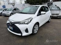 Usata Toyota Yaris 90 CV (66 kW) 2014 Bianco Utilitaria