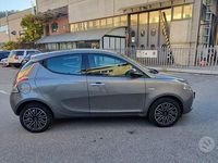 Usata Lancia Ypsilon Gold 69 CV (50 kW) 2022 Grigio scuro Utilitaria
