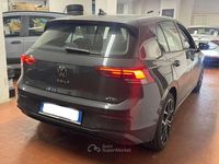 Usata VW Golf VIII Life 110 CV (80 kW) 2023 Grigio Berlina