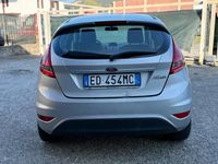 Usata Ford Fiesta Titanium 82 CV (60 kW) 2010 Argento Utilitaria