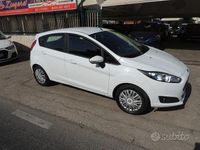 Usata Ford Fiesta Business Edition 75 CV (55 kW) 2014 Bianco pastello Utilitaria