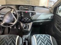 Usata Lancia Ypsilon Gold 95 CV (69 kW) 2016 Blu Utilitaria