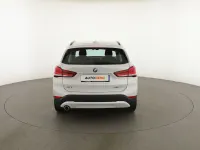 Käytetty BMW X1 Advantage 220 HP (161 kW) 2021 Valkoinen Katumaasturi