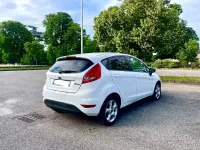 Usata Ford Fiesta Titanium 95 CV (69 kW) 2012 Bianco Berlina