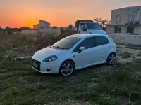 Usata Fiat Grande Punto 131 CV (96 kW) 2007 Bianco Utilitaria