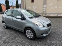 Usata Toyota Yaris Sol 69 CV (50 kW) 2007 Grigio Utilitaria